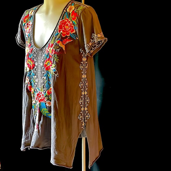 V-Neck Johnny Was Embroidered Tee with Slit Sides - Picture 3 of 7